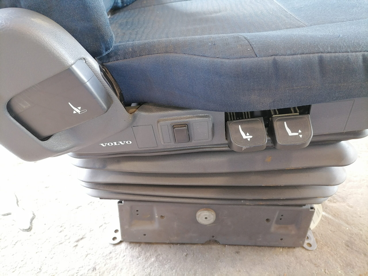 Volvo Passenger seat 20591478 - Seat for Truck: picture 4 Volvo Passenger seat 20591478 - Seat for Truck: picture 4