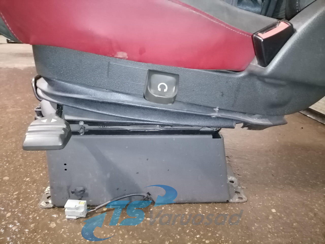 Volvo Passenger seat 21210197 - Seat for Truck: picture 5 Volvo Passenger seat 21210197 - Seat for Truck: picture 5