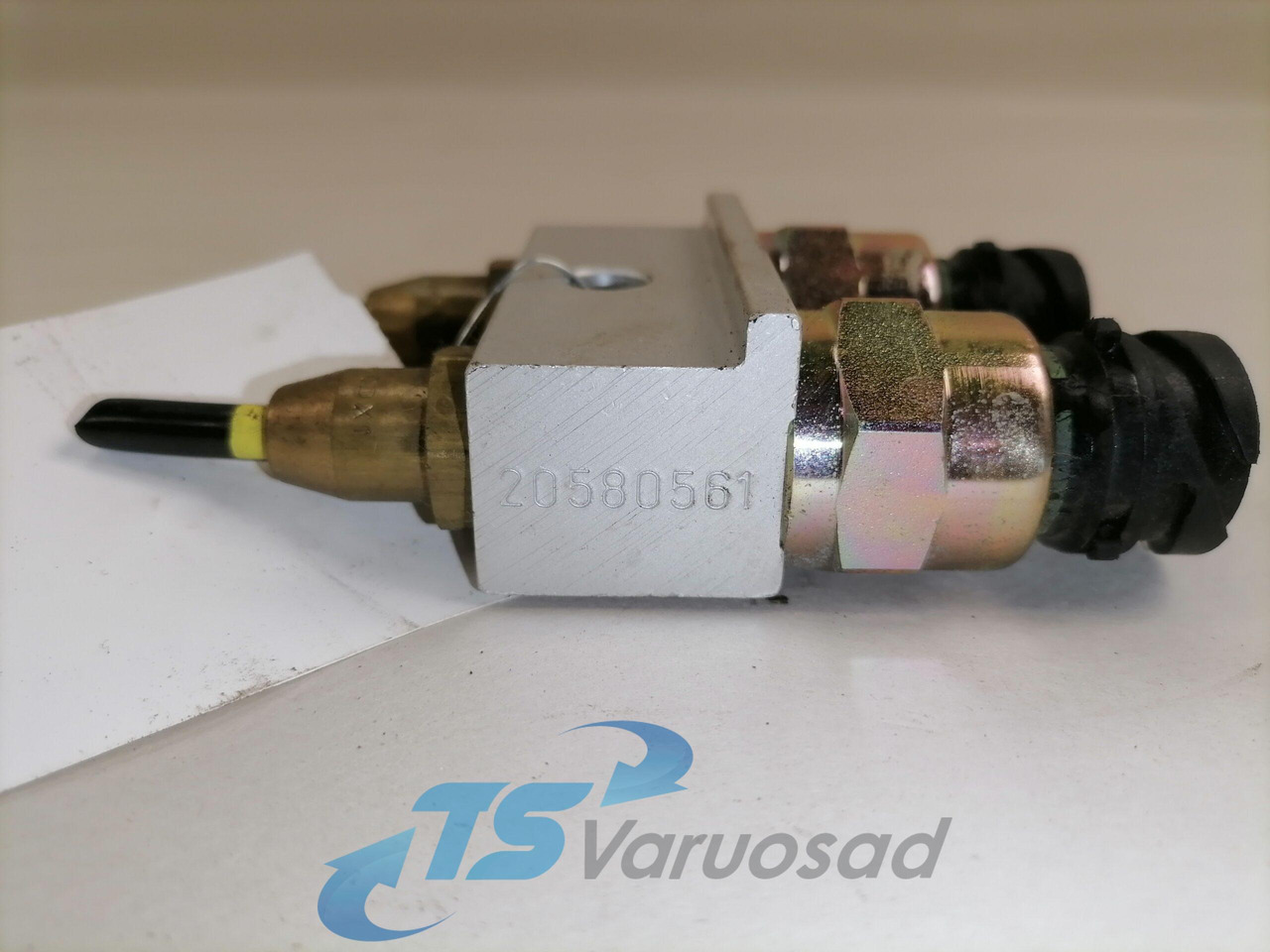 Volvo Sensor, air pressure 20424060 - Sensor for Truck: picture 2 Volvo Sensor, air pressure 20424060 - Sensor for Truck: picture 2