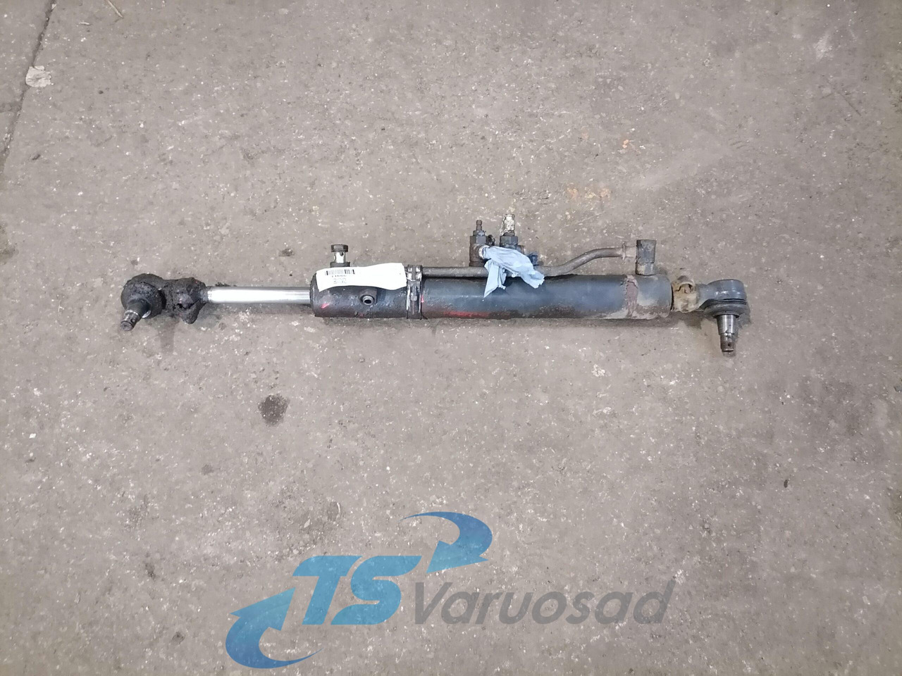 Volvo Steerind sylinder 3987646 - Steering for Truck: picture 1 Volvo Steerind sylinder 3987646 - Steering for Truck: picture 1
