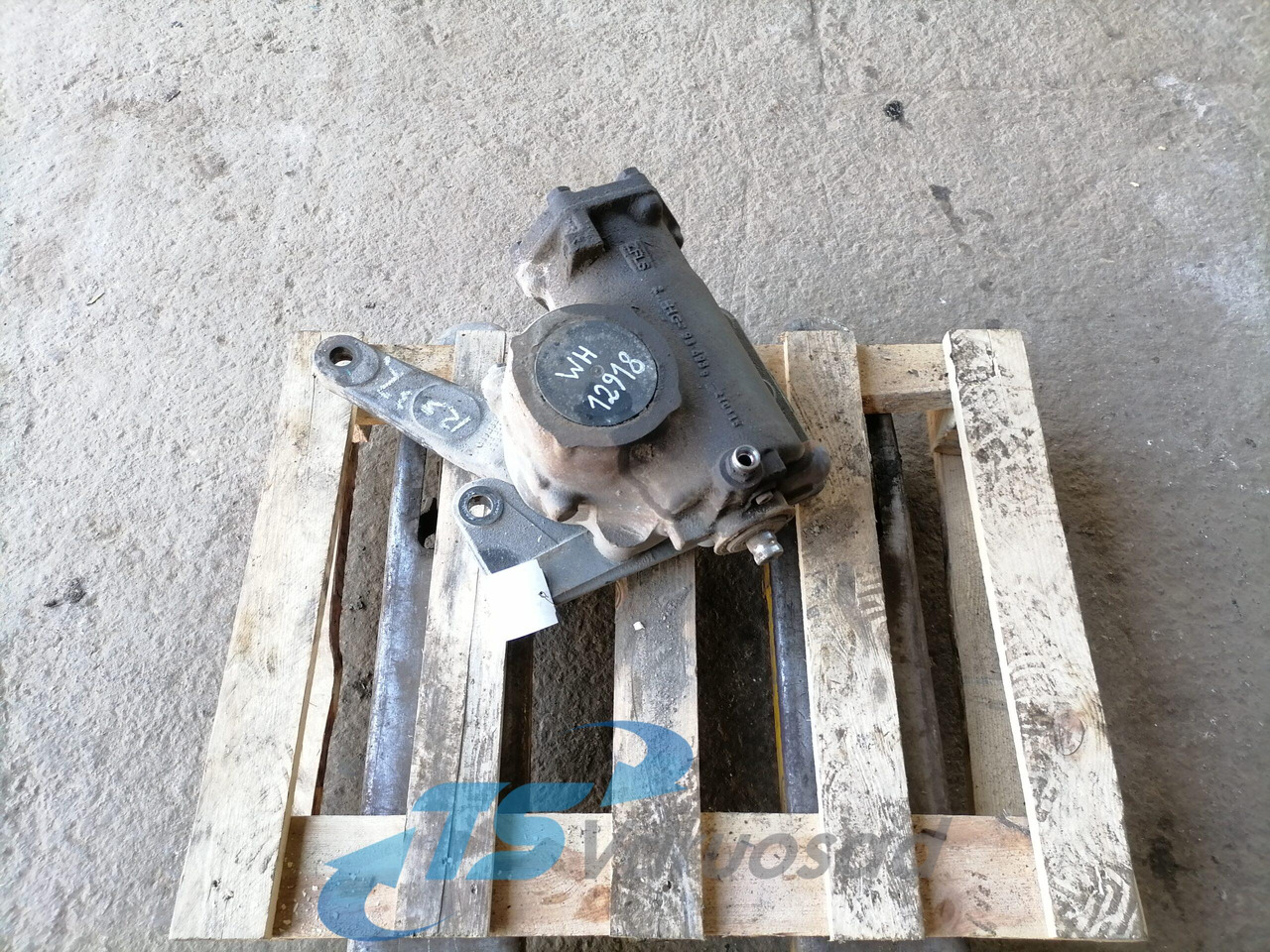 Volvo Steering box 21466592 - Steering gear for Truck: picture 1 Volvo Steering box 21466592 - Steering gear for Truck: picture 1