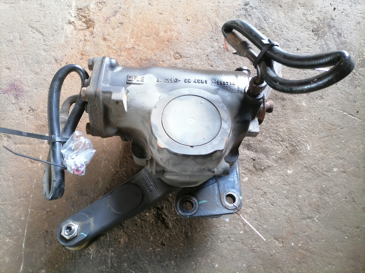 Volvo Steering box 21466592 - Steering gear for Truck: picture 2 Volvo Steering box 21466592 - Steering gear for Truck: picture 2