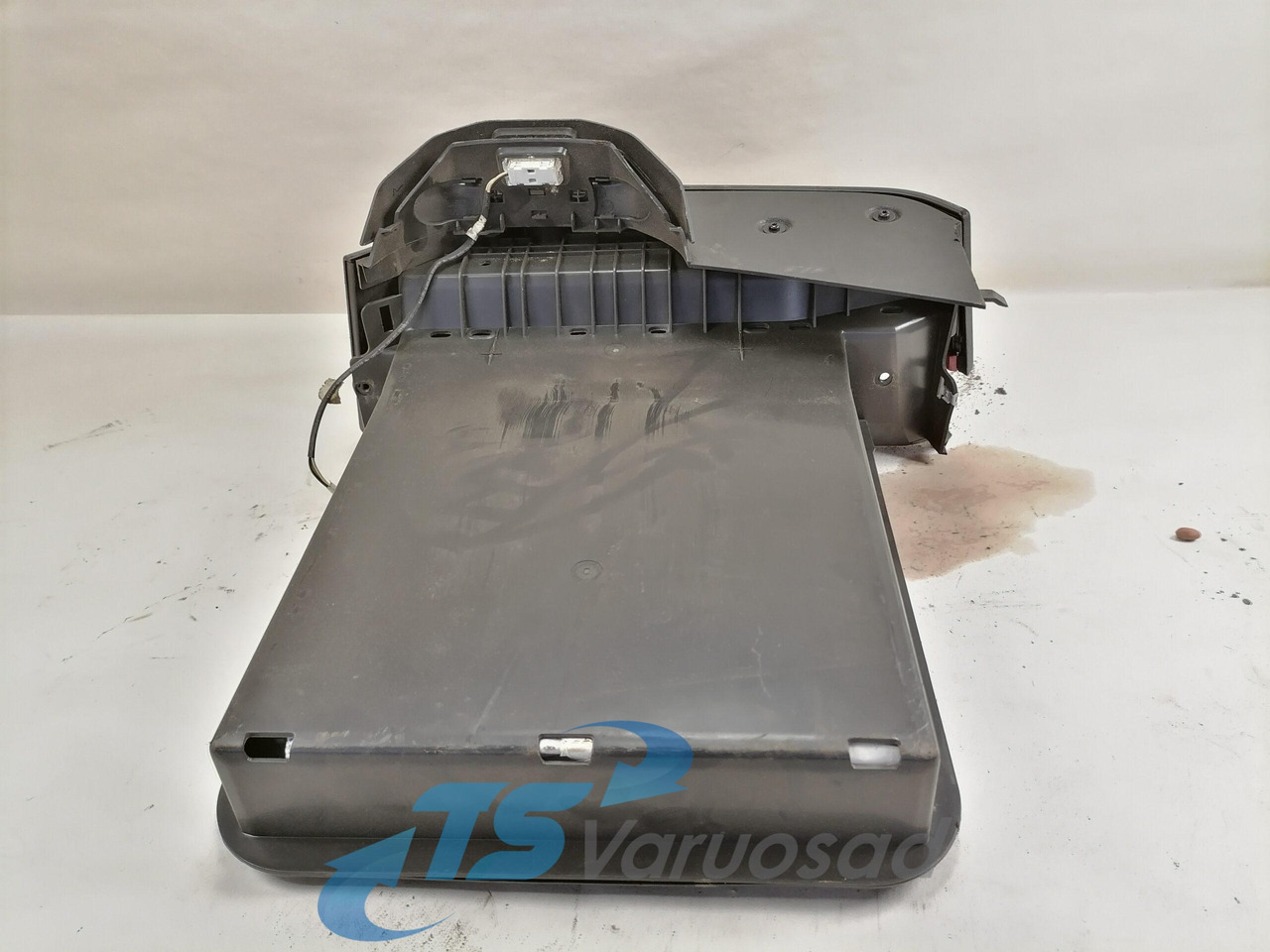 Volvo Volvo panipaik 82303256 - Universal part for Truck: picture 2 Volvo Volvo panipaik 82303256 - Universal part for Truck: picture 2
