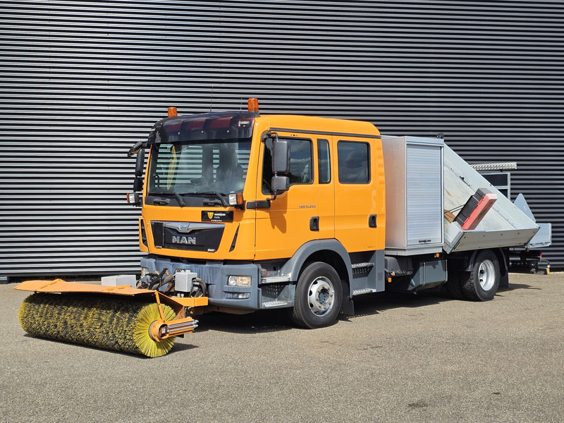 MAN TGM 15.240 BL / TIPPER / DOKA / VEEG / SWEEPER - Road sweeper: picture 1 MAN TGM 15.240 BL / TIPPER / DOKA / VEEG / SWEEPER - Road sweeper: picture 1