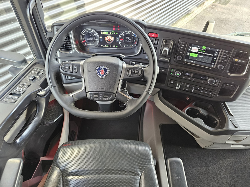 Interior photo 2: Tractor unit Scania R580 / V8 6X2 / RETARDER / FULL AIR