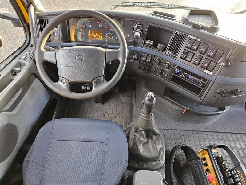 Interior photo 3: Tractor unit Volvo FH 440 6x2 / EFFER 25TM CRANE / GRUA / KRAN