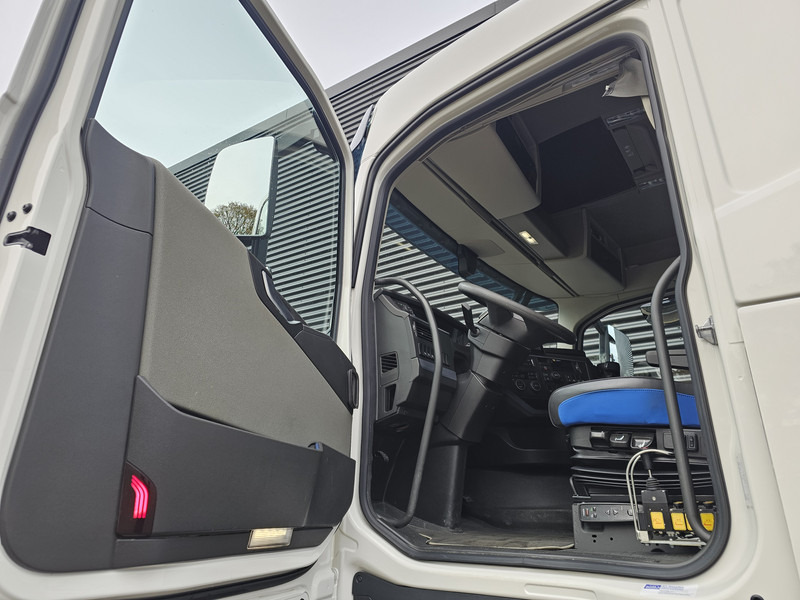 Hook lift truck Volvo FH 460 6x4 / HAAKARM / HOOKLIFT / 31 dkm!: picture 15 Hook lift truck Volvo FH 460 6x4 / HAAKARM / HOOKLIFT / 31 dkm!: picture 15