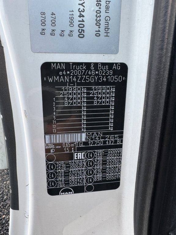 MAN 12.250 4X2 Koffer LBW Klima Diff.Sperre AHK - Box truck: picture 3 MAN 12.250 4X2 Koffer LBW Klima Diff.Sperre AHK - Box truck: picture 3