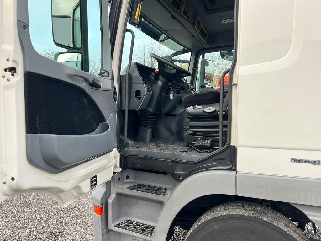 Mercedes-Benz 2541 6X2 Meiller Funk Zustand wie 200 tkm Mercedes-Benz 2541 6X2 Meiller RK 20.65 Funk | Top Zustand! - Hook lift truck: picture 5 Mercedes-Benz 2541 6X2 Meiller Funk Zustand wie 200 tkm Mercedes-Benz 2541 6X2 Meiller RK 20.65 Funk | Top Zustand! - Hook lift truck: picture 5