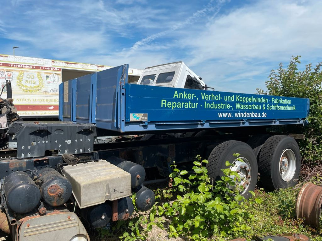 Pritsche lose mit Kransockel Pritsche lose mit Kransockel - Dropside/ Flatbed truck: picture 1 Pritsche lose mit Kransockel Pritsche lose mit Kransockel - Dropside/ Flatbed truck: picture 1