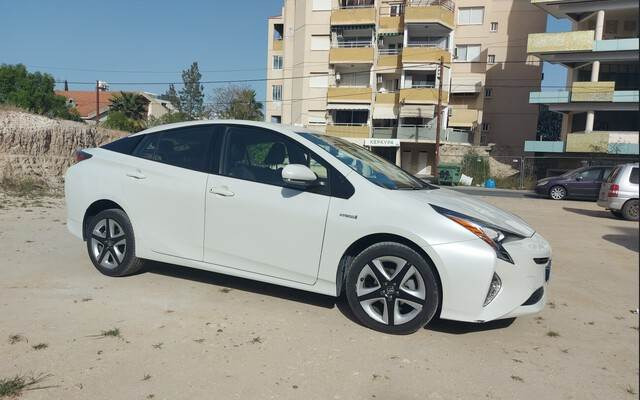 Toyota Prius Hybrid - Car: picture 4 Toyota Prius Hybrid - Car: picture 4