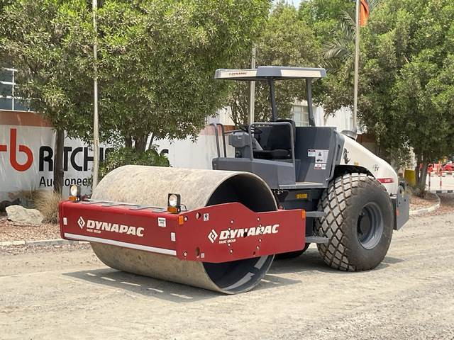 Dynapac CA305 - Compactor: picture 1 Dynapac CA305 - Compactor: picture 1