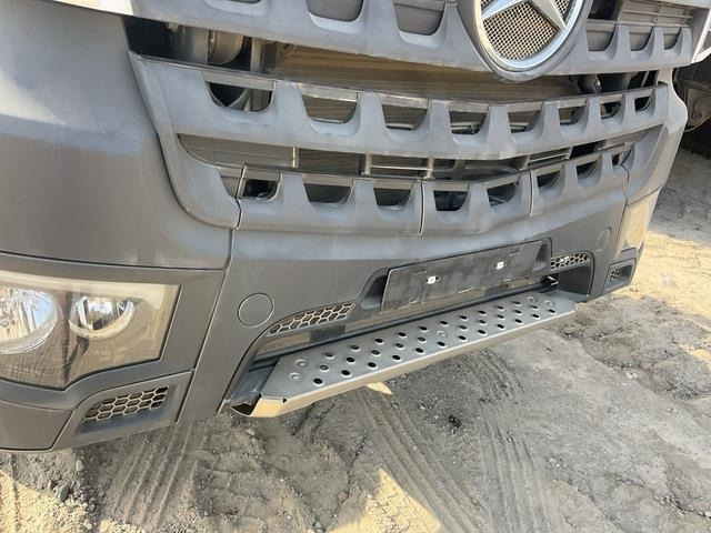 Cab chassis truck Mercedes-Benz Arocs 4240: picture 16