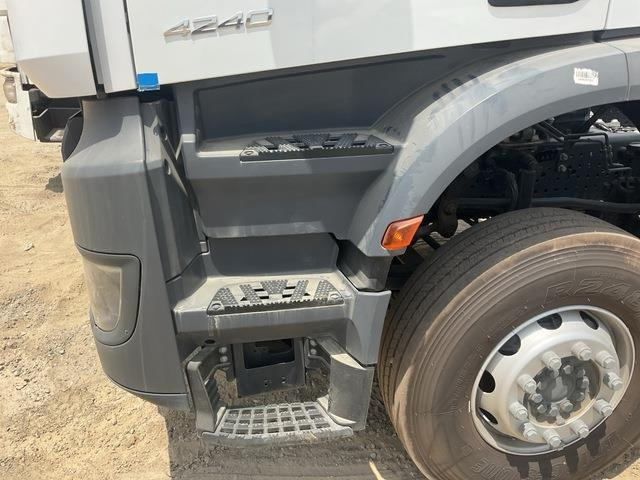 Cab chassis truck Mercedes-Benz Arocs 4240: picture 10