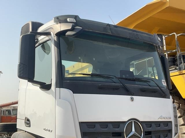Cab chassis truck Mercedes-Benz Arocs 4240: picture 12