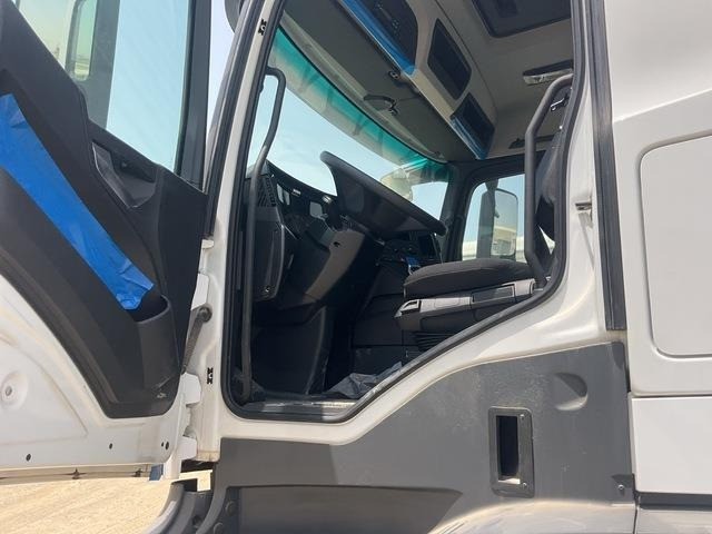 Cab chassis truck Mercedes-Benz Arocs 4240: picture 11