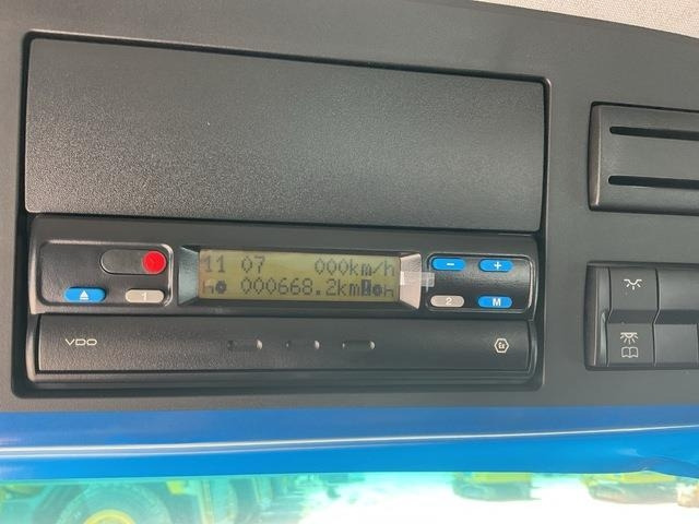 Cab chassis truck Mercedes-Benz Arocs 4240: picture 15