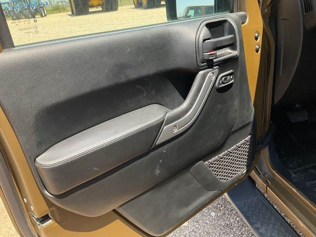 Car Jeep Wrangler JK Command: picture 18