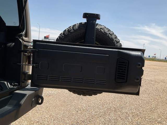 Car Jeep Wrangler JK Command: picture 14
