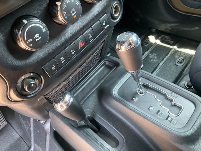 Car Jeep Wrangler JK Command: picture 19