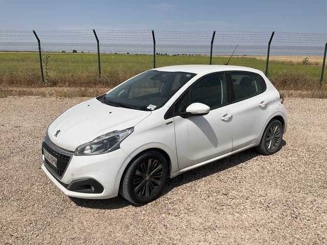 Peugeot 208 Signature PureTech 82 - Car: picture 1 Peugeot 208 Signature PureTech 82 - Car: picture 1