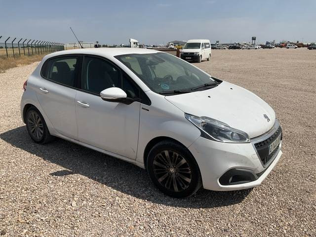 Peugeot 208 Signature PureTech 82 - Car: picture 4 Peugeot 208 Signature PureTech 82 - Car: picture 4