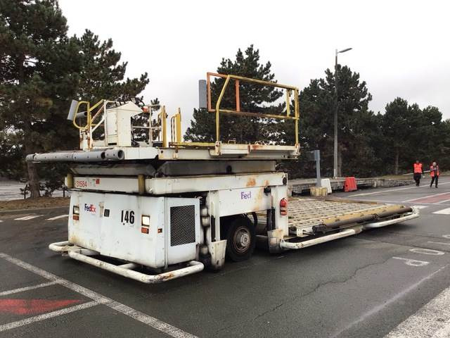 FMC Commander - Aircraft cargo loader: picture 1 FMC Commander - Aircraft cargo loader: picture 1