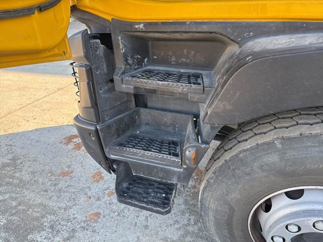 Tipper, Crane truck Renault C380: picture 15