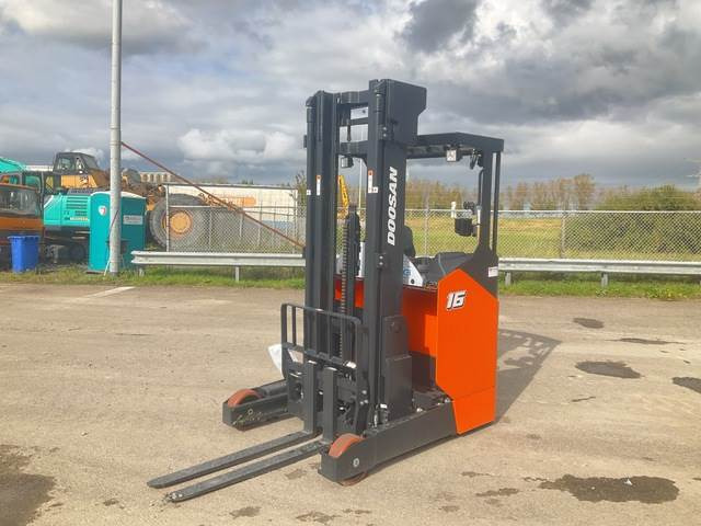 Doosan BR16JW-9 - Reach truck: picture 1 Doosan BR16JW-9 - Reach truck: picture 1