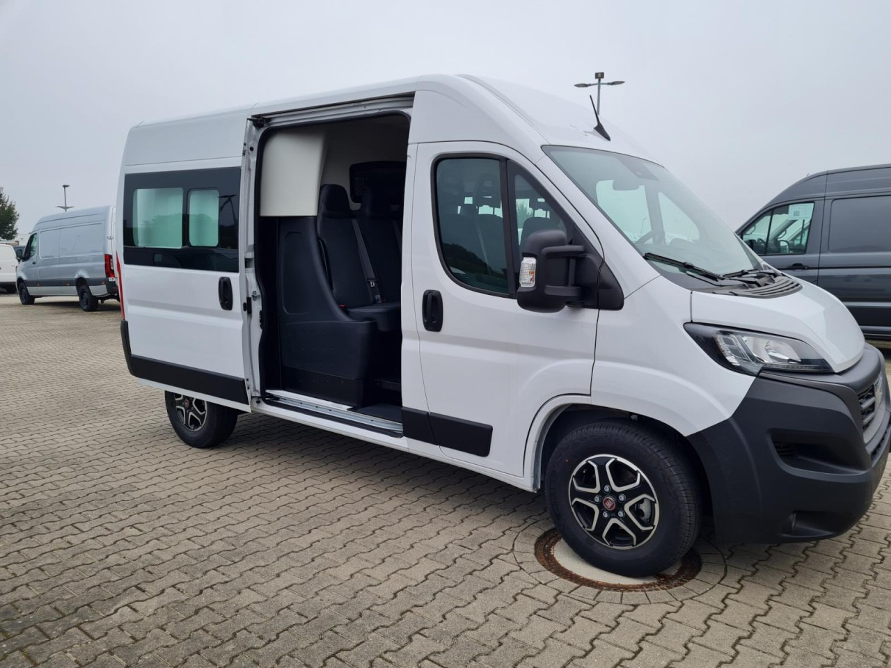 Fiat Ducato 35 Kasten Doka 7-Sitze 2x Schiebetür Maxi L2H2 - Panel van, Combi van: picture 3 Fiat Ducato 35 Kasten Doka 7-Sitze 2x Schiebetür Maxi L2H2 - Panel van, Combi van: picture 3