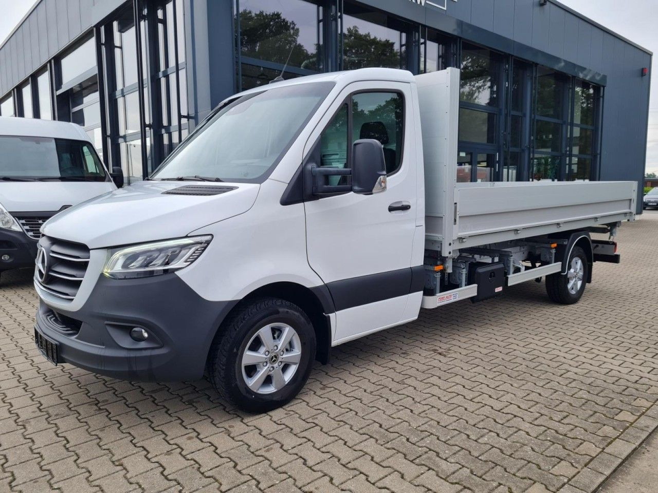 Mercedes-Benz Sprinter 317 CDI 3 Seiten kipper RWD AHK LED NAV - Tipper van: picture 3 Mercedes-Benz Sprinter 317 CDI 3 Seiten kipper RWD AHK LED NAV - Tipper van: picture 3