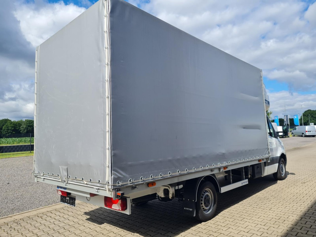 Mercedes-Benz Sprinter 317 Pritsche Plane Schlafkab RWD 10 Pal - Curtain side van: picture 4 Mercedes-Benz Sprinter 317 Pritsche Plane Schlafkab RWD 10 Pal - Curtain side van: picture 4