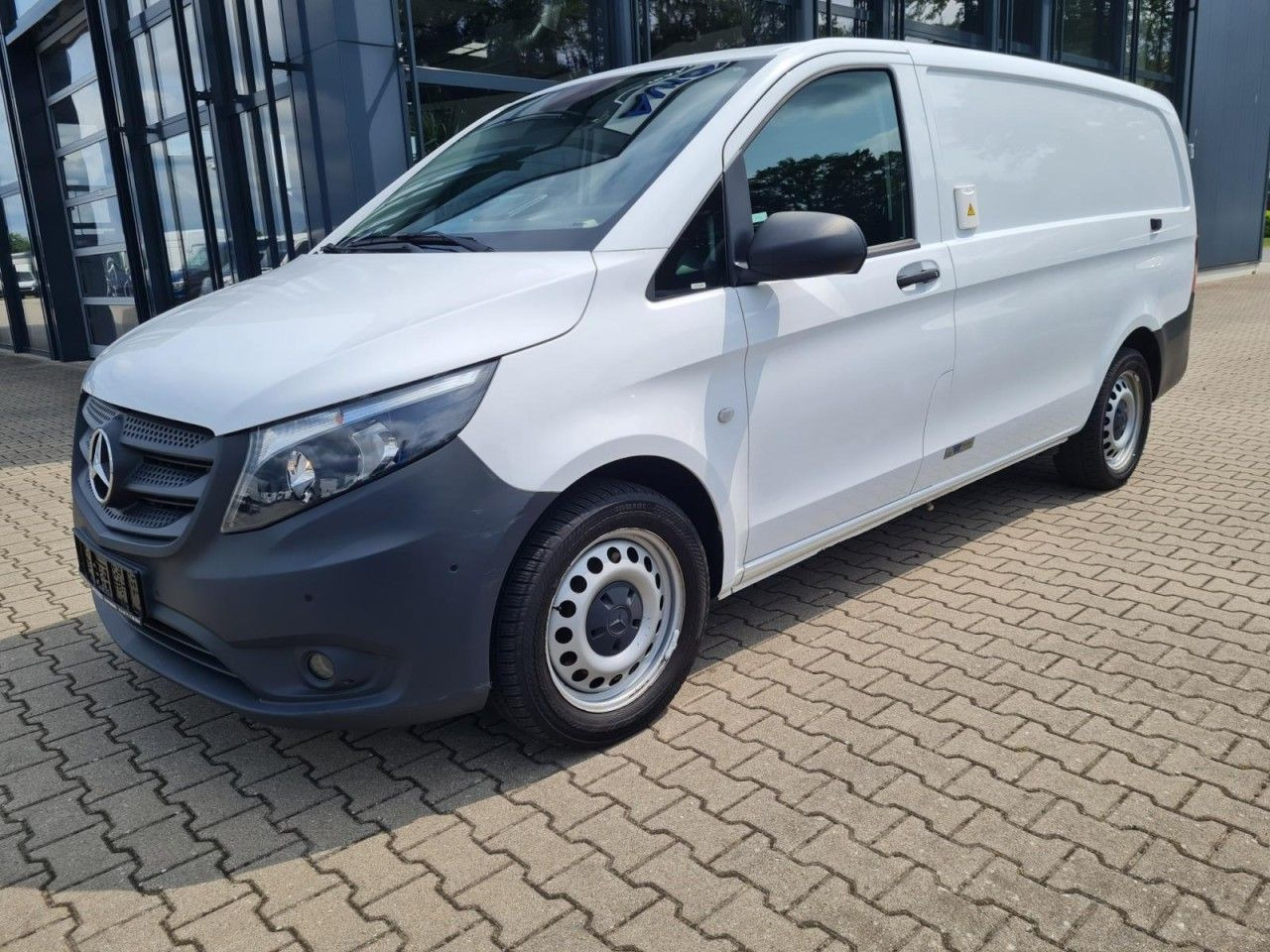 Mercedes-Benz Vito 116 Cdi Kühlkasten Stand + Fahrkühl. lang - Refrigerated van: picture 2 Mercedes-Benz Vito 116 Cdi Kühlkasten Stand + Fahrkühl. lang - Refrigerated van: picture 2