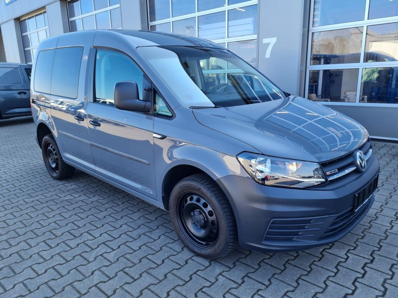 Volkswagen Caddy Kombi 4Motion TDi 5-Sitze KLIMA STHZ TEMPO - Passenger van: picture 3 Volkswagen Caddy Kombi 4Motion TDi 5-Sitze KLIMA STHZ TEMPO - Passenger van: picture 3