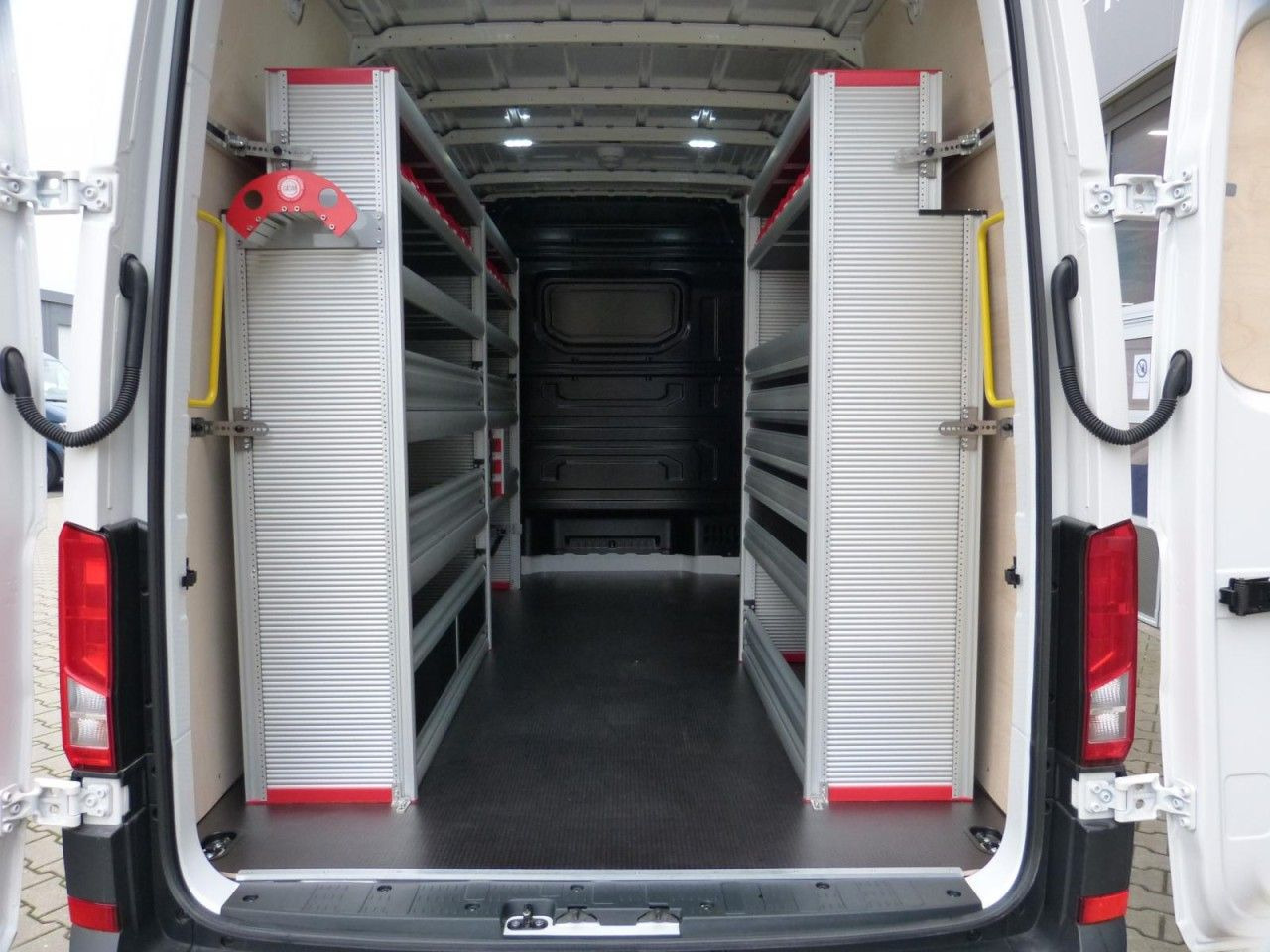 Volkswagen Crafter 35 Kasten TDI MR PDC WERKSTATTEINRICHTUN - Panel van: picture 5 Volkswagen Crafter 35 Kasten TDI MR PDC WERKSTATTEINRICHTUN - Panel van: picture 5