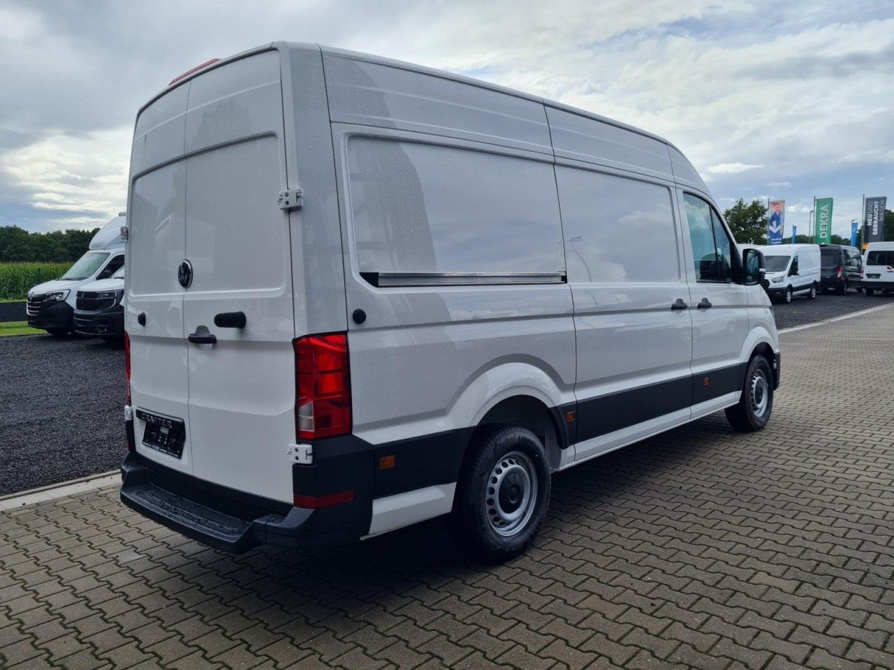 Volkswagen Crafter 35 Kasten TDI MR PDC WERKSTATTEINRICHTUN - Panel van: picture 4 Volkswagen Crafter 35 Kasten TDI MR PDC WERKSTATTEINRICHTUN - Panel van: picture 4
