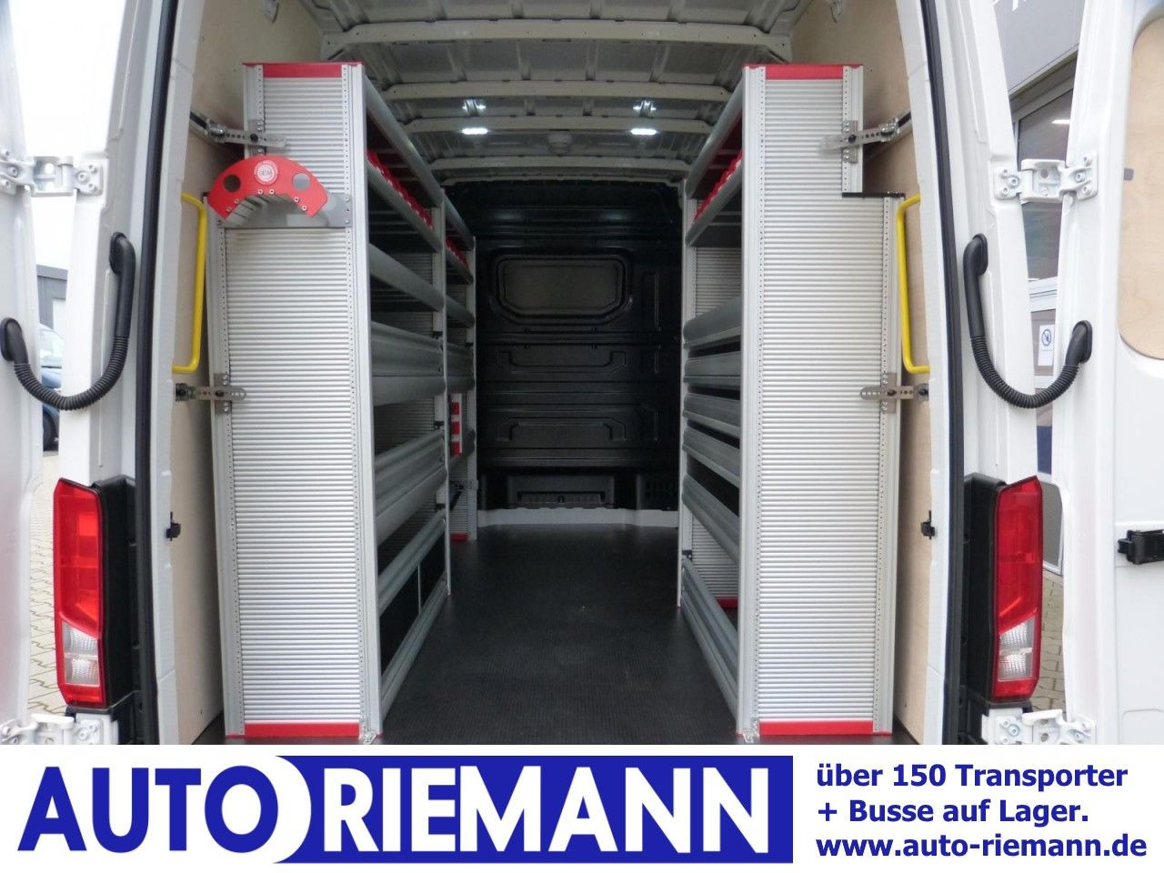 Volkswagen Crafter 35 Kasten TDI MR PDC Werkstatteinricht. - Panel van: picture 1 Volkswagen Crafter 35 Kasten TDI MR PDC Werkstatteinricht. - Panel van: picture 1