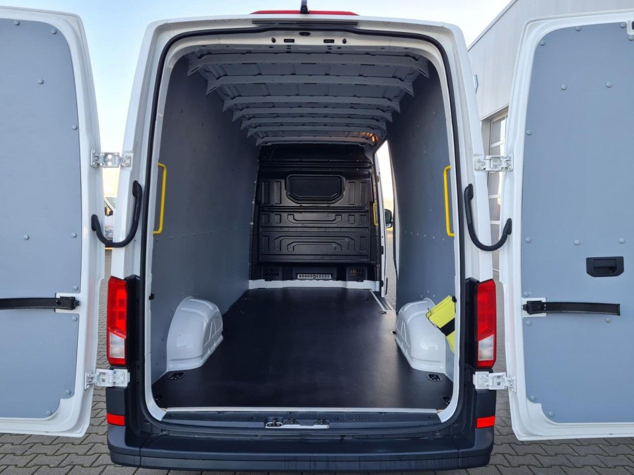 Volkswagen Crafter 35 Kasten lang L4H2 KAMERA NAVI_APP HOLZ - Panel van: picture 5 Volkswagen Crafter 35 Kasten lang L4H2 KAMERA NAVI_APP HOLZ - Panel van: picture 5