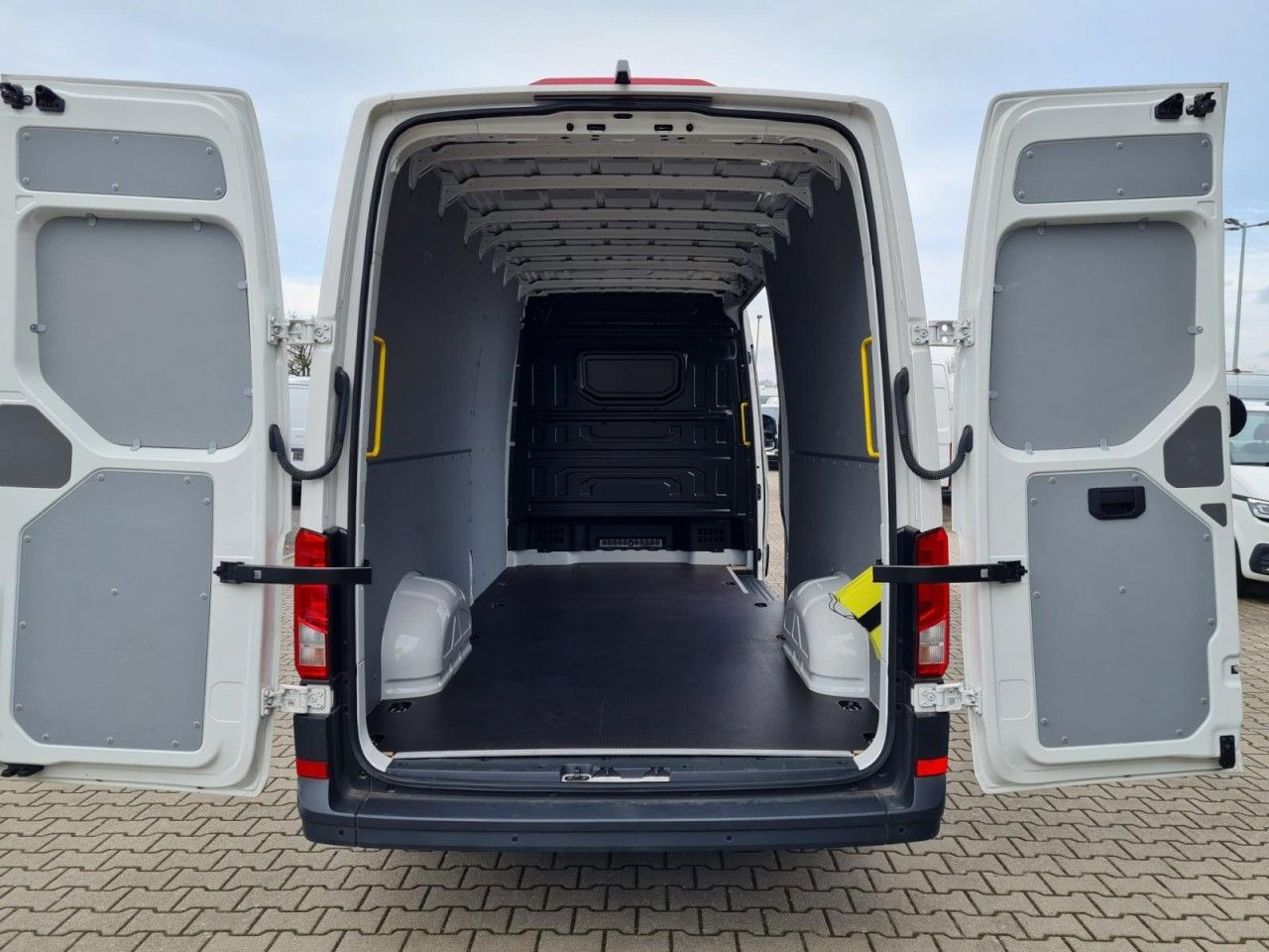 Volkswagen Crafter 35 Kasten lang L4H2 KLIMA NAVI_APP HOLZB Volkswagen Crafter 35 Kasten lang L4H2 KLIMA NAVI_APP HOLZB - Panel van: picture 5 Volkswagen Crafter 35 Kasten lang L4H2 KLIMA NAVI_APP HOLZB Volkswagen Crafter 35 Kasten lang L4H2 KLIMA NAVI_APP HOLZB - Panel van: picture 5