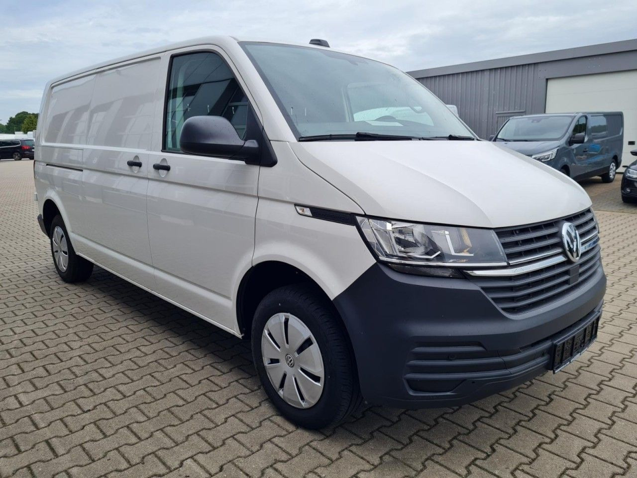 Volkswagen T6.1 Kasten lang DSG KLIMA KOMFORT ACC TEMPO PDC - Small van: picture 3 Volkswagen T6.1 Kasten lang DSG KLIMA KOMFORT ACC TEMPO PDC - Small van: picture 3