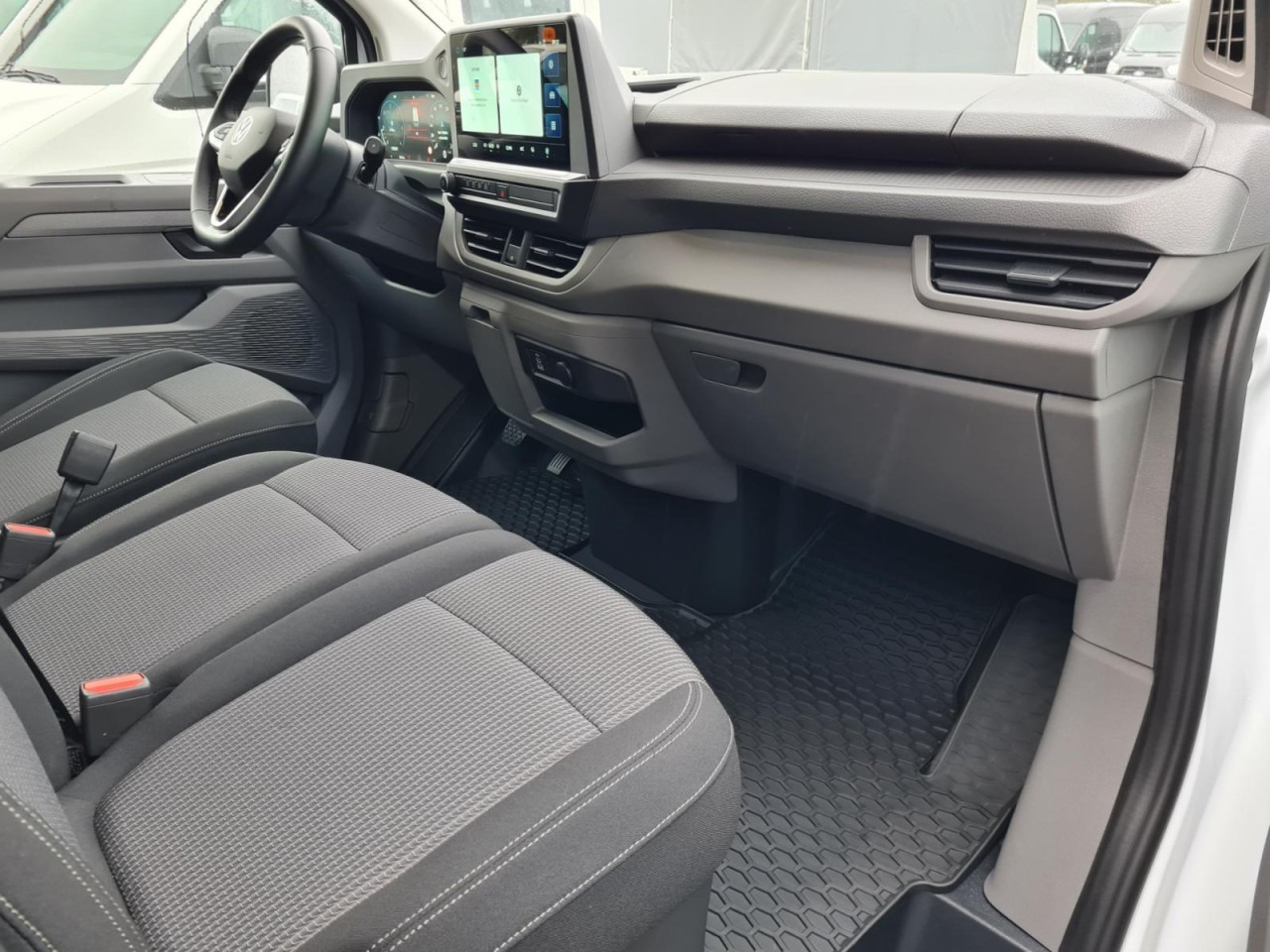 Lease a  Volkswagen T7 Transporter Kasten TDI 4Motion LR L2H1 LED AUTOM. Volkswagen T7 Transporter Kasten TDI 4Motion LR L2H1 LED AUTOM.: picture 14