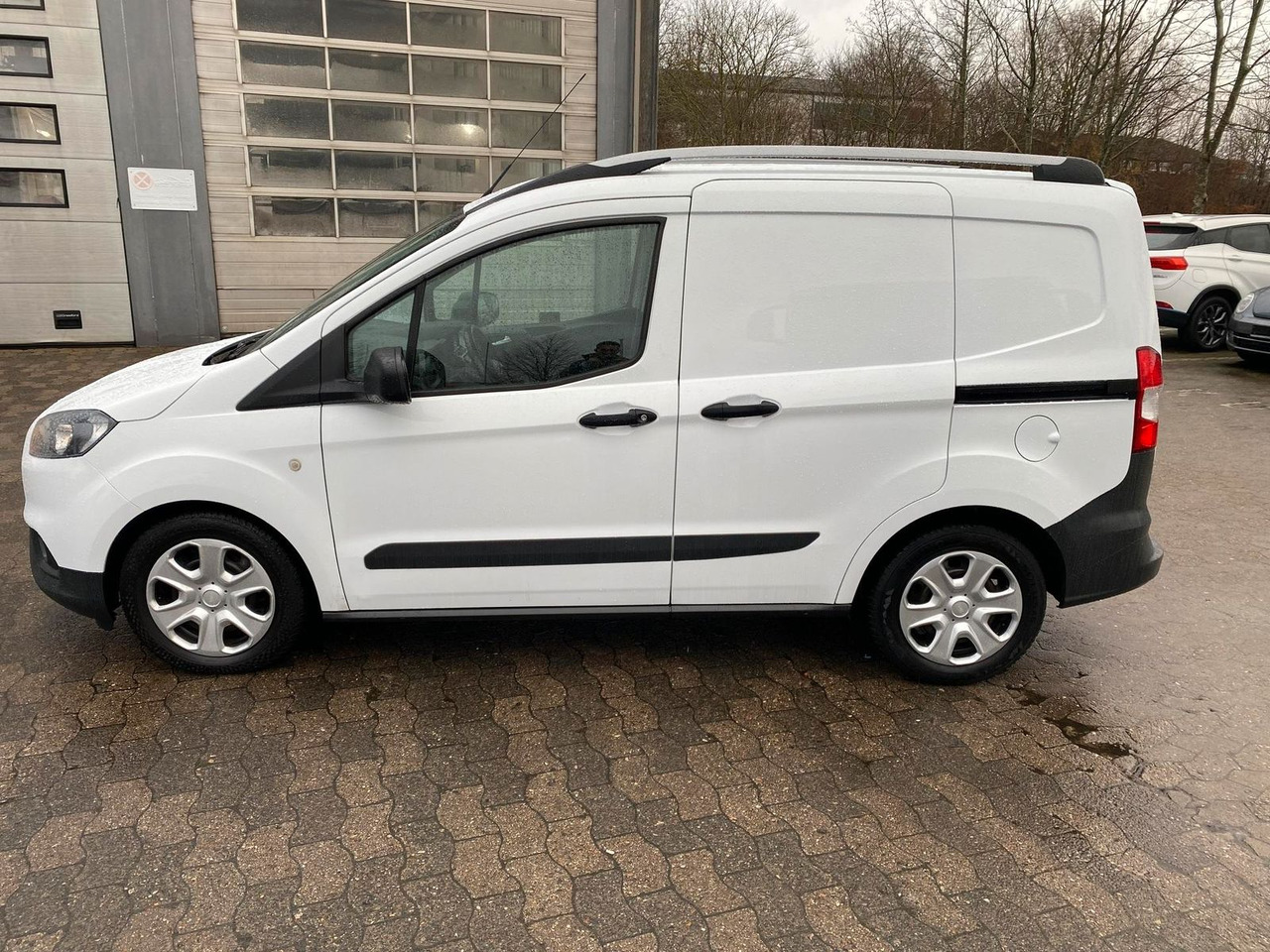 Ford Transit Courier 1.0 Trend Klima, AHK, RFK - Passenger van: picture 3 Ford Transit Courier 1.0 Trend Klima, AHK, RFK - Passenger van: picture 3