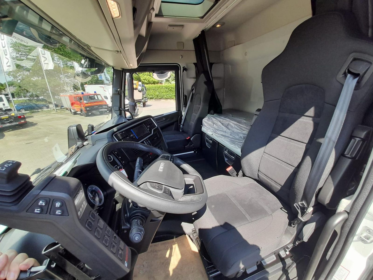 Tipper Iveco AD280X46Y/PS ON HIAB 490PS Lenk-Lift: picture 12