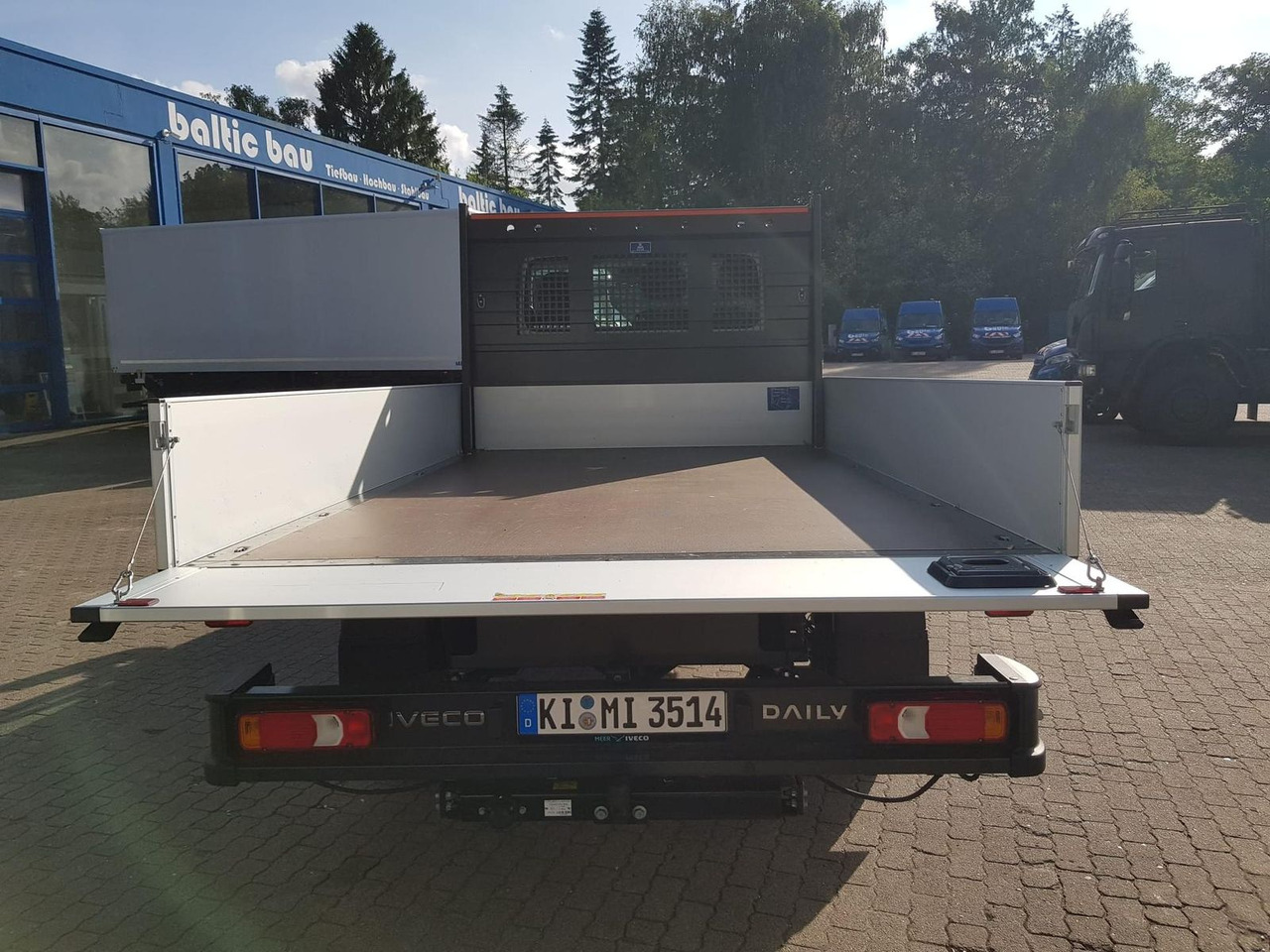 Iveco Daily 35S14HA8 Pritsche AHK 100 kW (136 PS),... - Flatbed van: picture 5 Iveco Daily 35S14HA8 Pritsche AHK 100 kW (136 PS),... - Flatbed van: picture 5