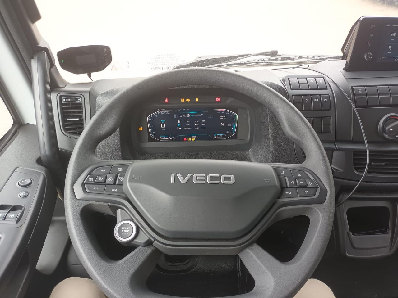 Box van Iveco ML120E25/P mit SAXAS LBW 185 kW (252 PS), Aut...: picture 15