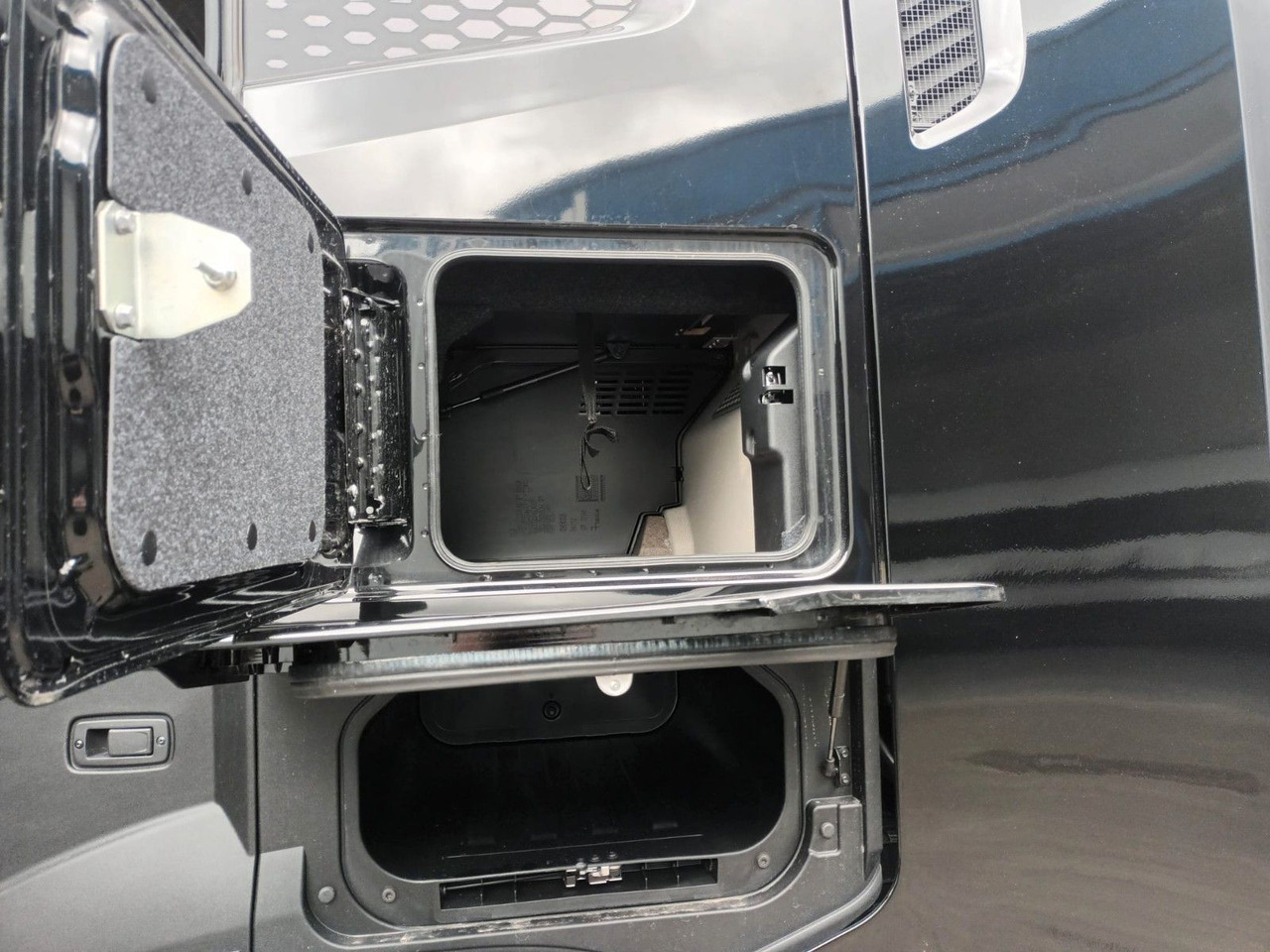 Iveco S-Way SZM 500PS 18-20t zGG. ohne Hydraulik - Tractor unit: picture 3 Iveco S-Way SZM 500PS 18-20t zGG. ohne Hydraulik - Tractor unit: picture 3