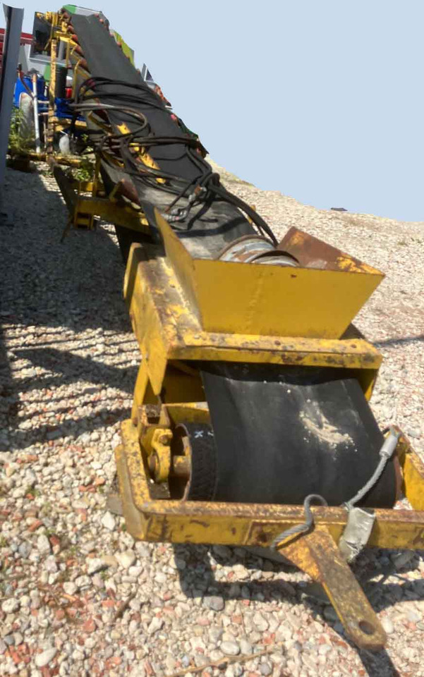 Hartl HSS 3000 – mobile 3-Deck-screen / mobiles 3-Deck-Sieb - Screener: picture 2 Hartl HSS 3000 – mobile 3-Deck-screen / mobiles 3-Deck-Sieb - Screener: picture 2
