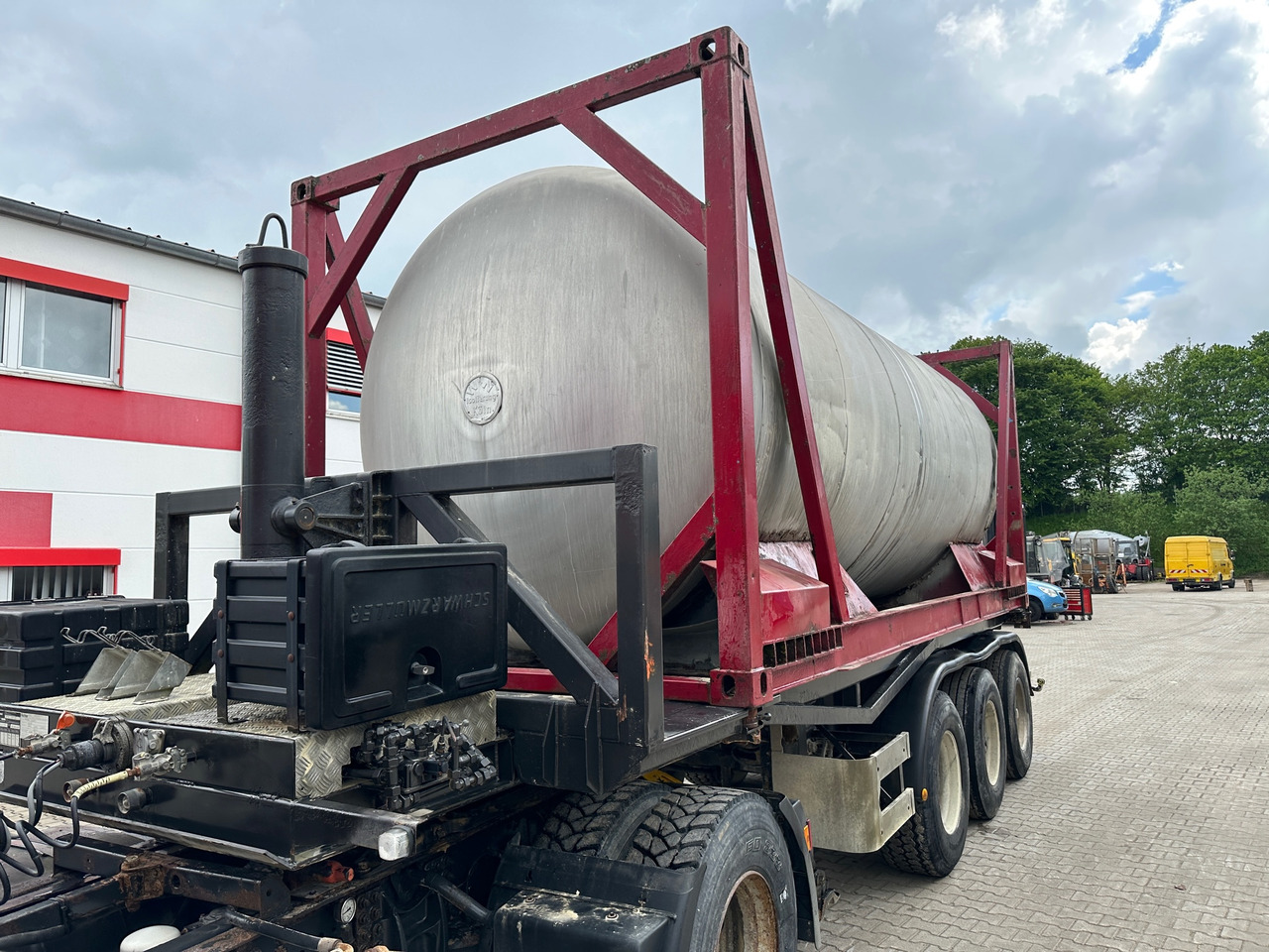 Schmidt CKSA 10/22-20 20 ft Containerkippchassis mit Lebensmitteltank - Tipper semi-trailer: picture 3 Schmidt CKSA 10/22-20 20 ft Containerkippchassis mit Lebensmitteltank - Tipper semi-trailer: picture 3