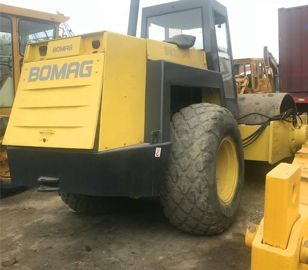 BOMAG BW 217 D-2 - Compactor: picture 1 BOMAG BW 217 D-2 - Compactor: picture 1