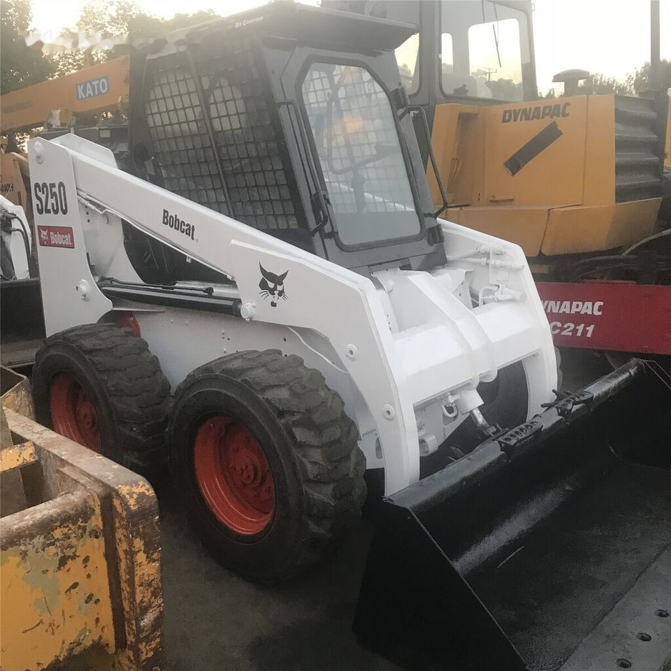 Skid steer loader Bobcat S250: picture 6